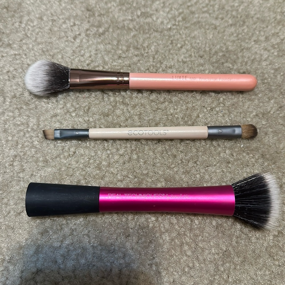 Bundle of 3 unused makeup brushes